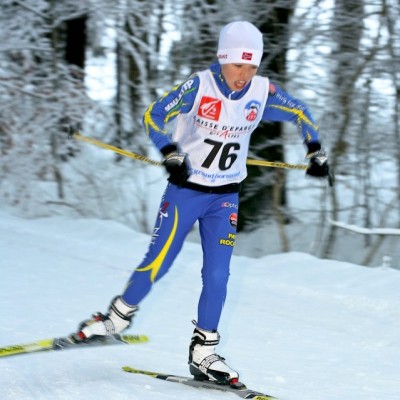 Hugo monte sur la 3e marche du podium